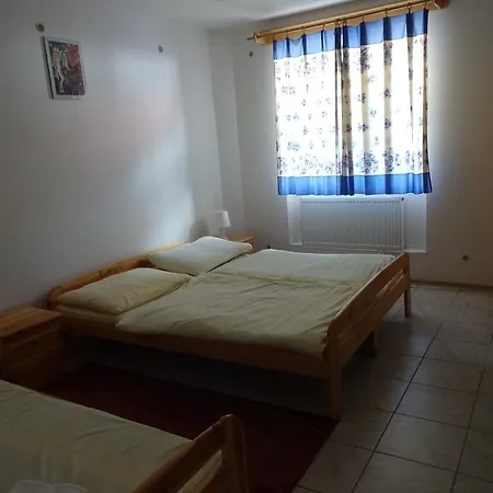 Penzión pre hostí Pod Donovalmi *