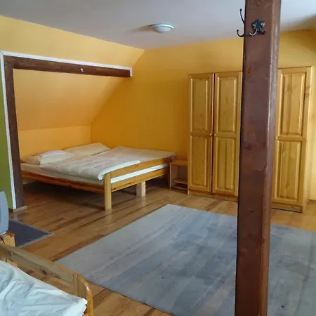 Pod Donovalmi Penzión pre hostí *